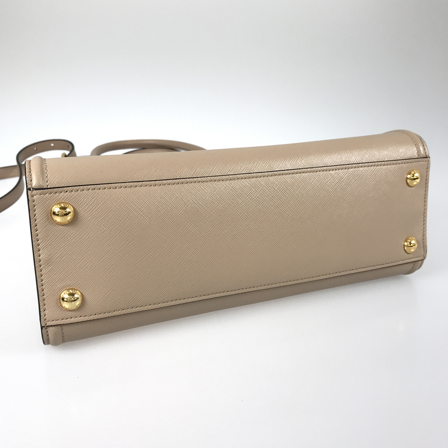 プラダ ハンドバッグ