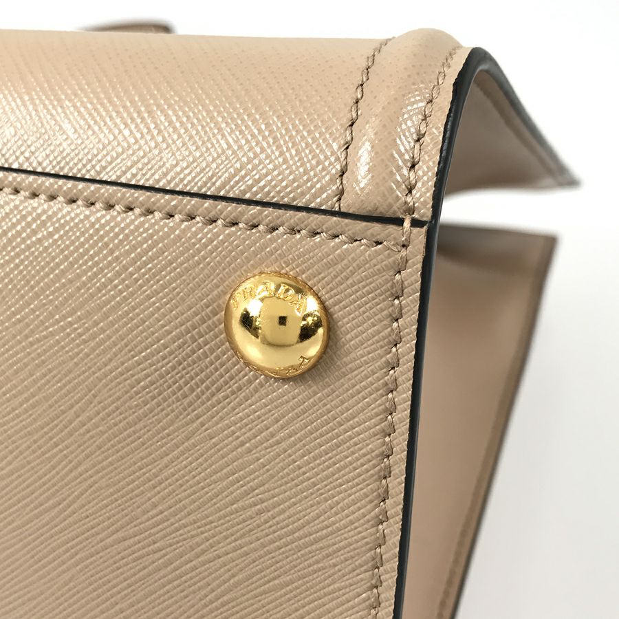 プラダ ハンドバッグ