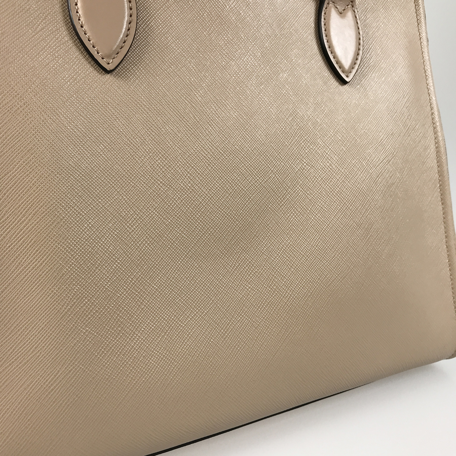 プラダ ハンドバッグ