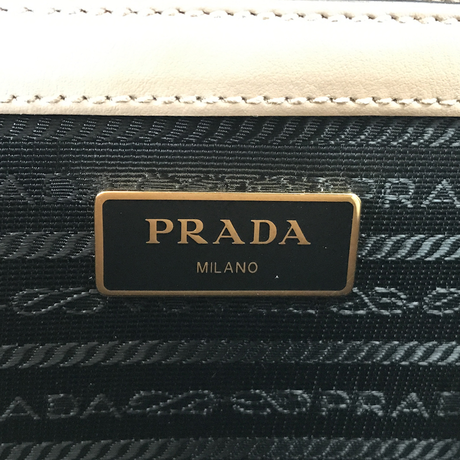 プラダ ハンドバッグ