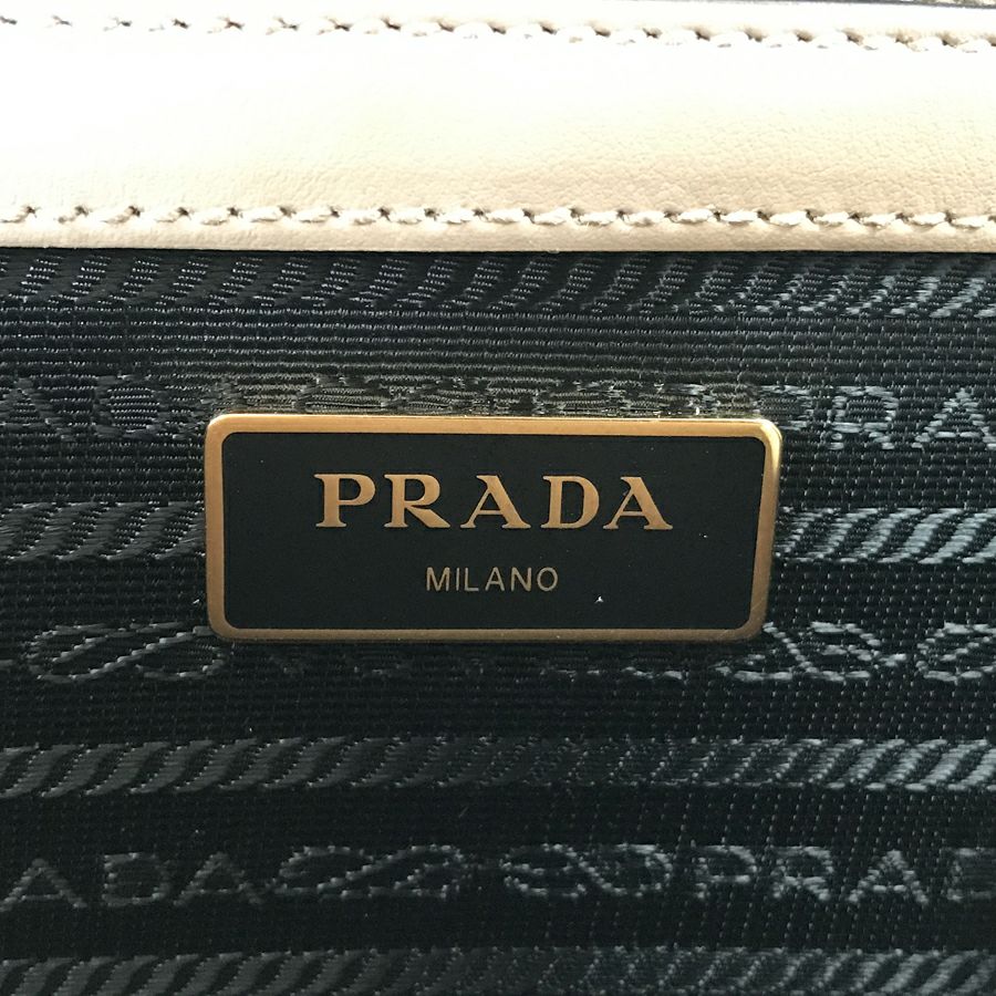 プラダ ハンドバッグ