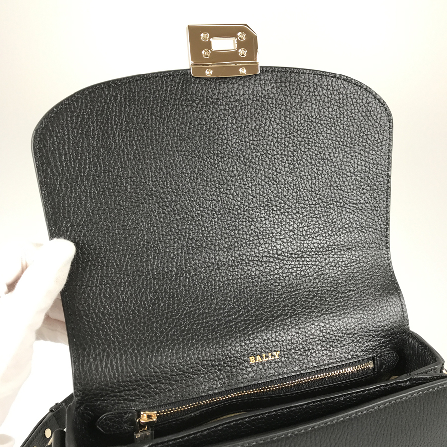 バリー ショルダーバッグ