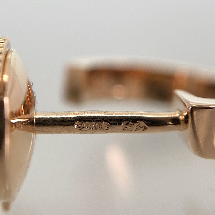 カルティエ ピアス