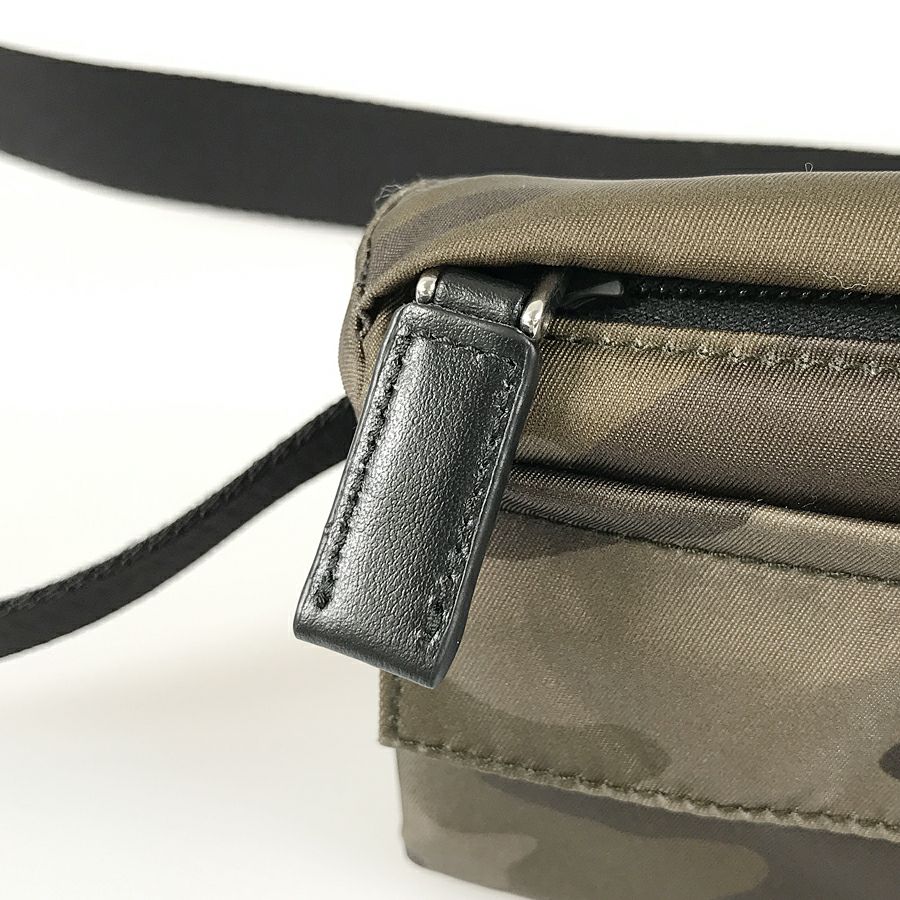 プラダ ボディバッグ