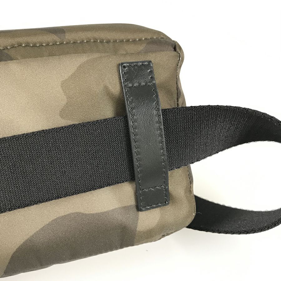 プラダ ボディバッグ