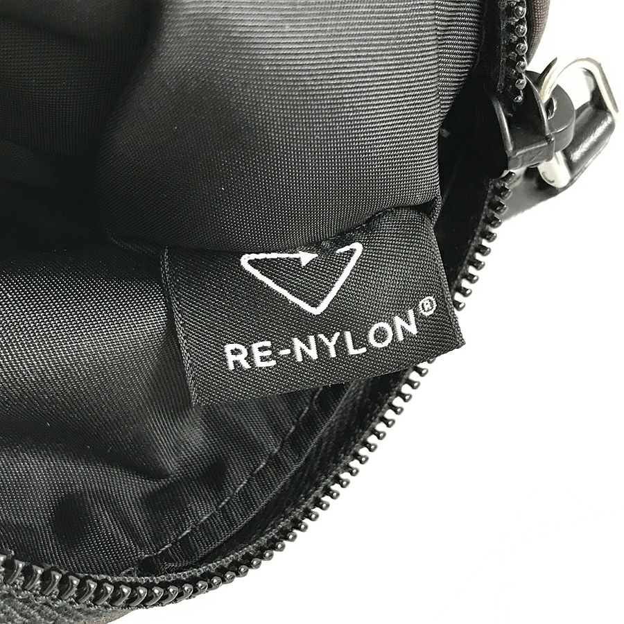 プラダ ボディバッグ