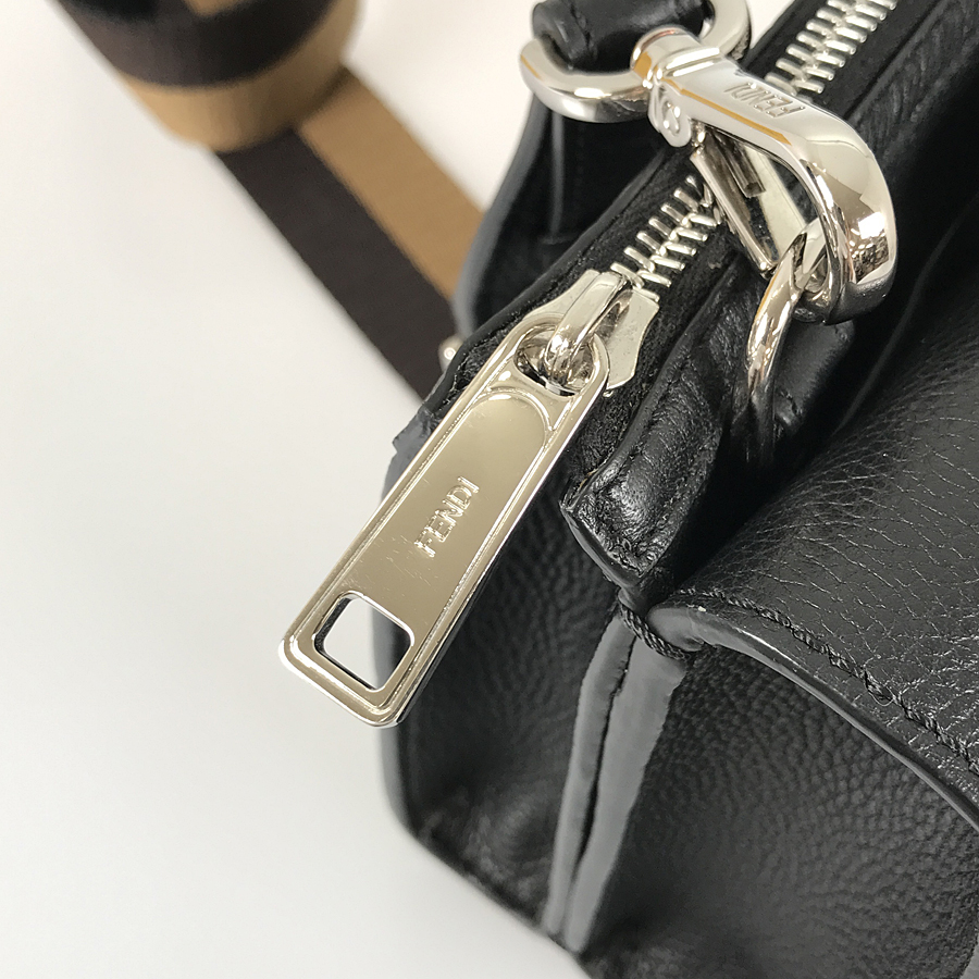 フェンディ ショルダーバッグ