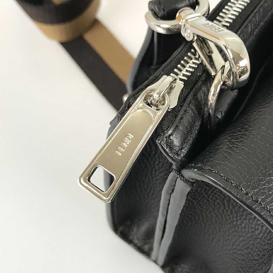 フェンディ ショルダーバッグ