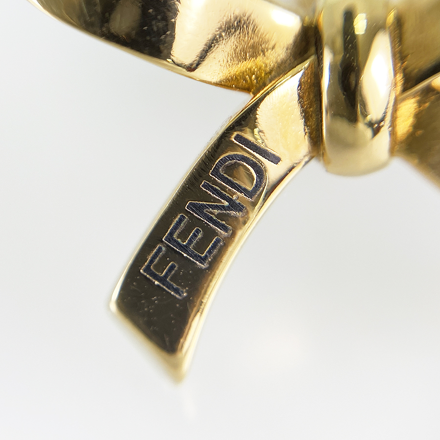 フェンディ ピアス