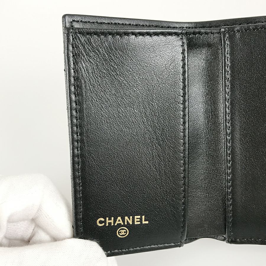 シャネル 三つ折り財布