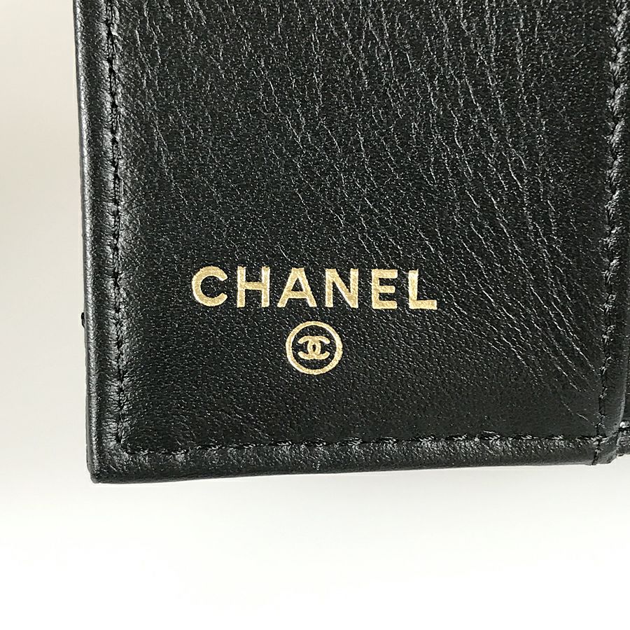 シャネル 三つ折り財布