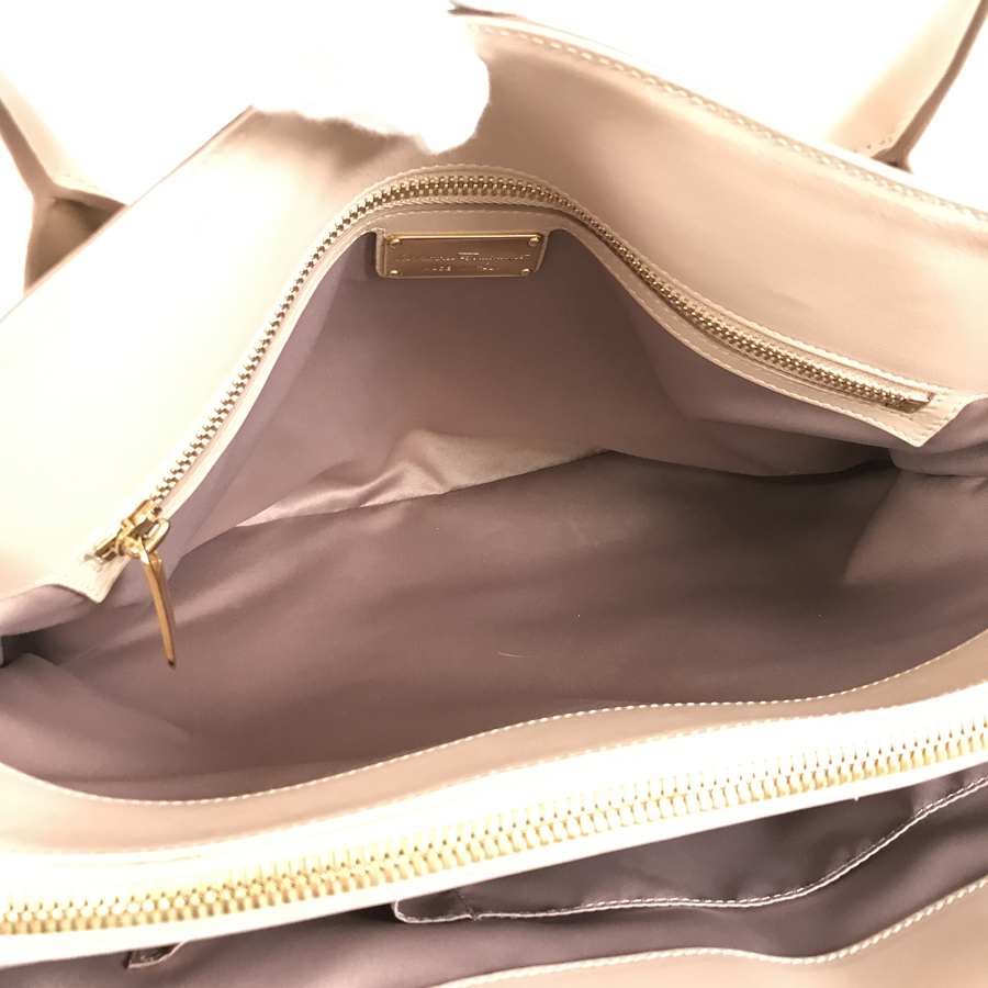 サルヴァトーレフェラガモ トートバッグ