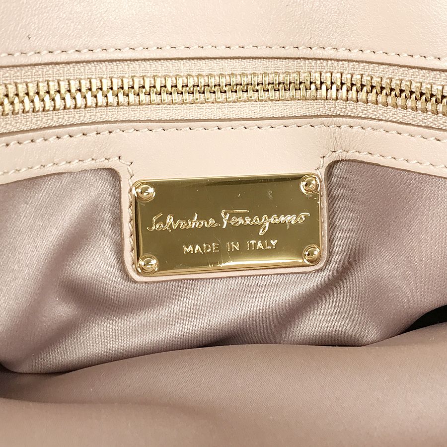 サルヴァトーレフェラガモ トートバッグ