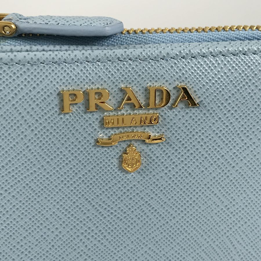 プラダ 二つ折り財布