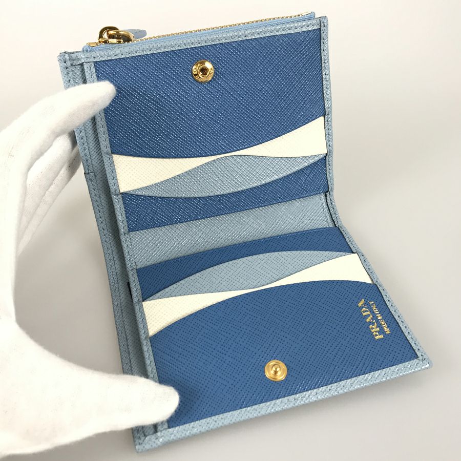 プラダ 二つ折り財布