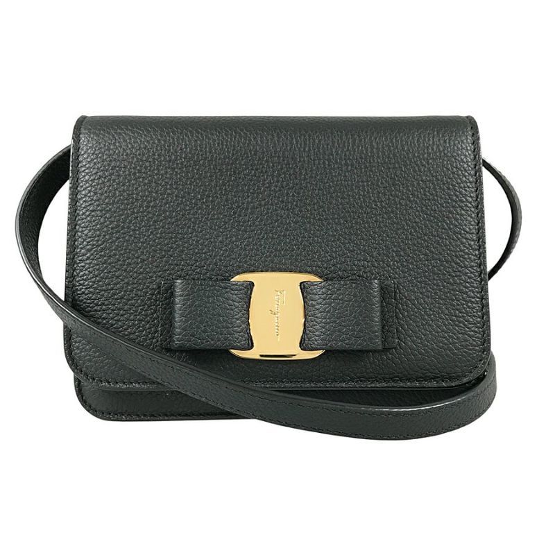 サルヴァトーレフェラガモ ショルダーバッグ