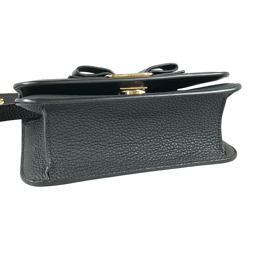 サルヴァトーレフェラガモ ショルダーバッグ