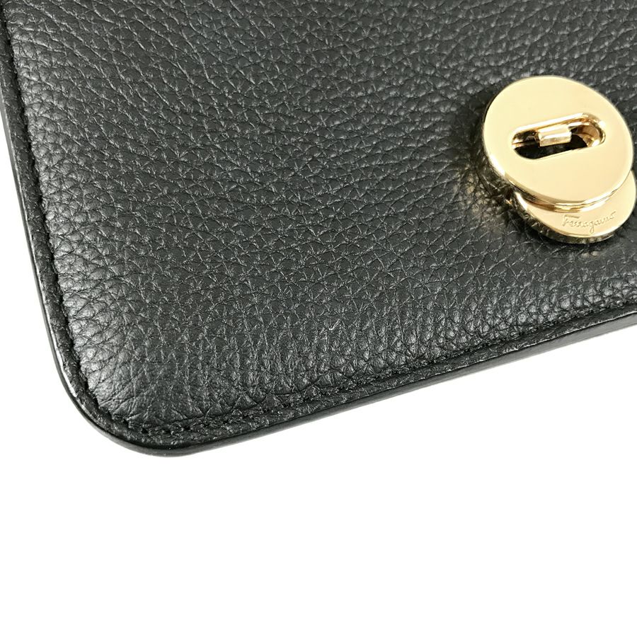 サルヴァトーレフェラガモ ショルダーバッグ