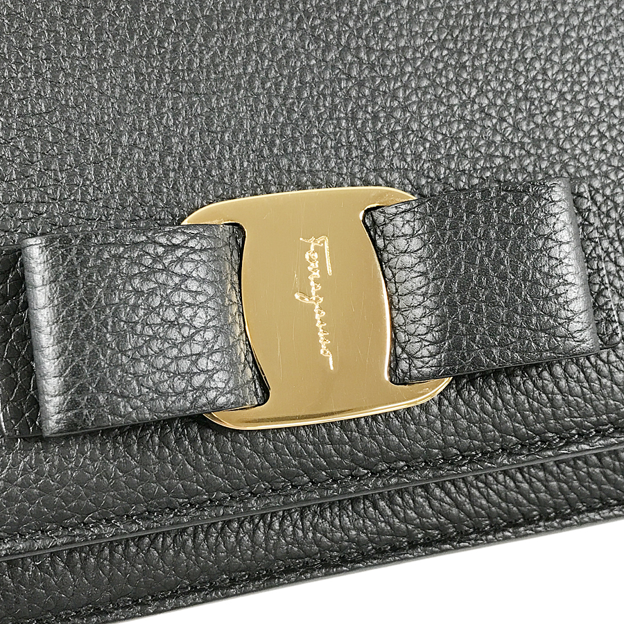 サルヴァトーレフェラガモ ショルダーバッグ