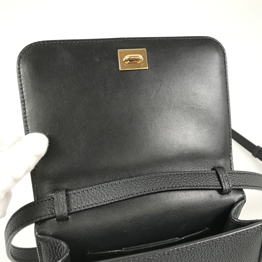 サルヴァトーレフェラガモ ショルダーバッグ