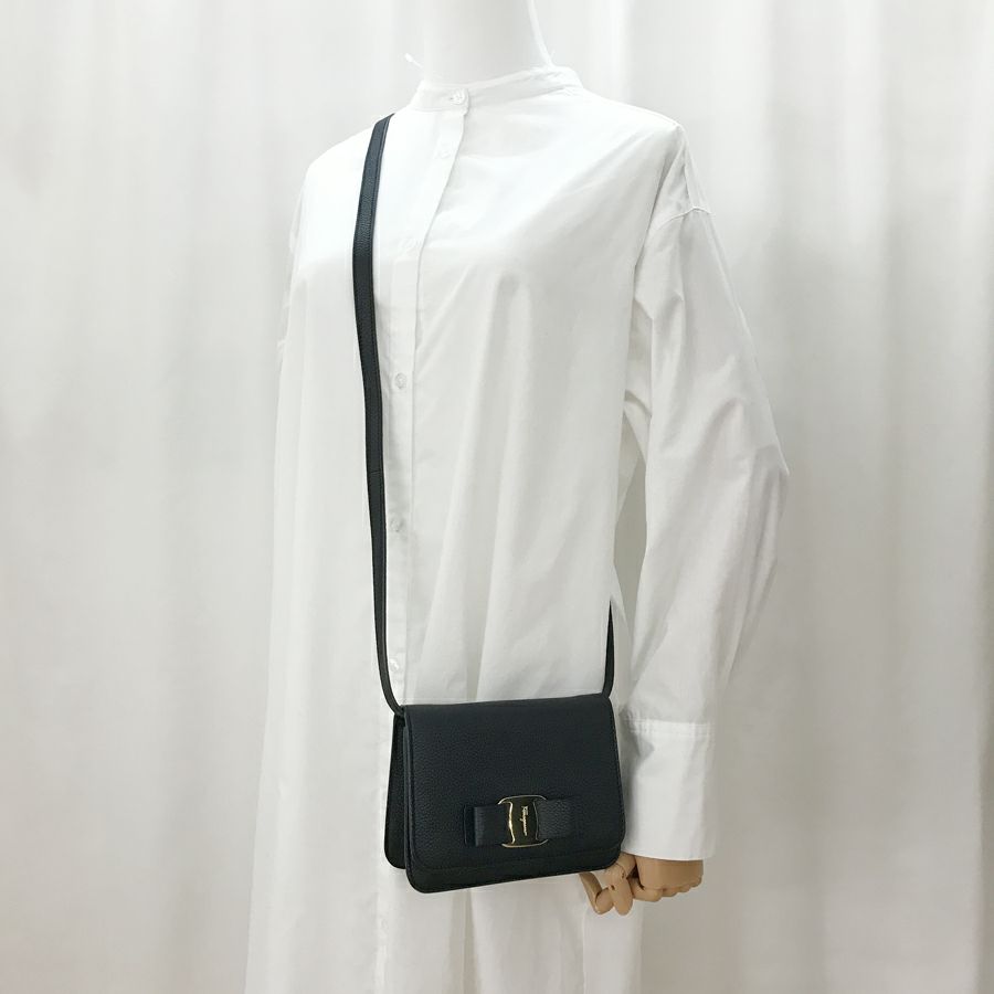 サルヴァトーレフェラガモ ショルダーバッグ