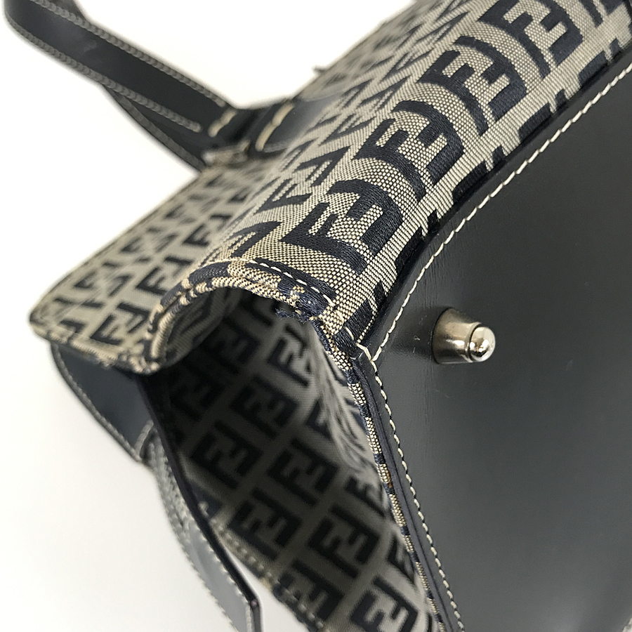 フェンディ ショルダーバッグ