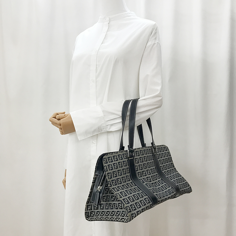 フェンディ ショルダーバッグ