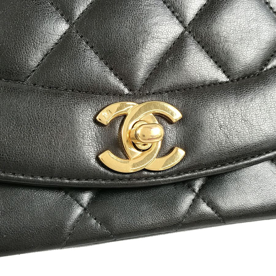 シャネル ショルダーバッグ