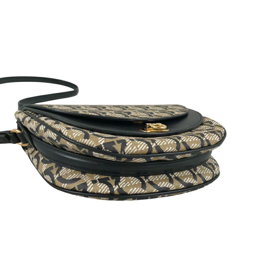 サルヴァトーレフェラガモ ショルダーバッグ