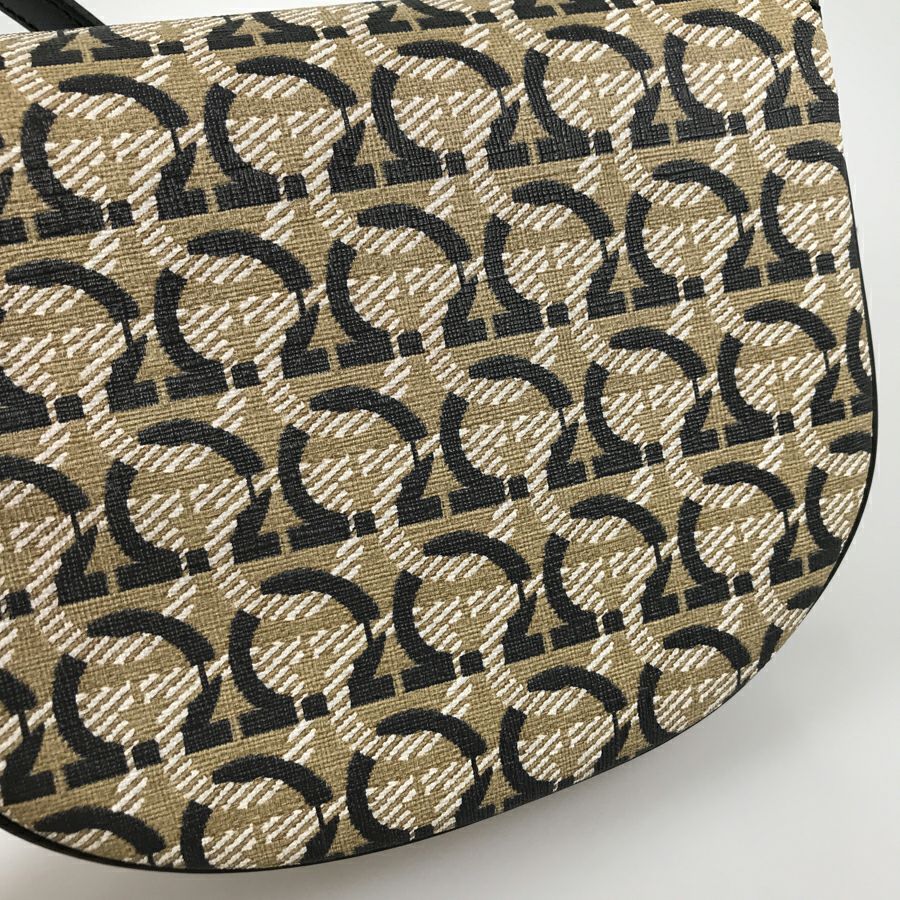 サルヴァトーレフェラガモ ショルダーバッグ