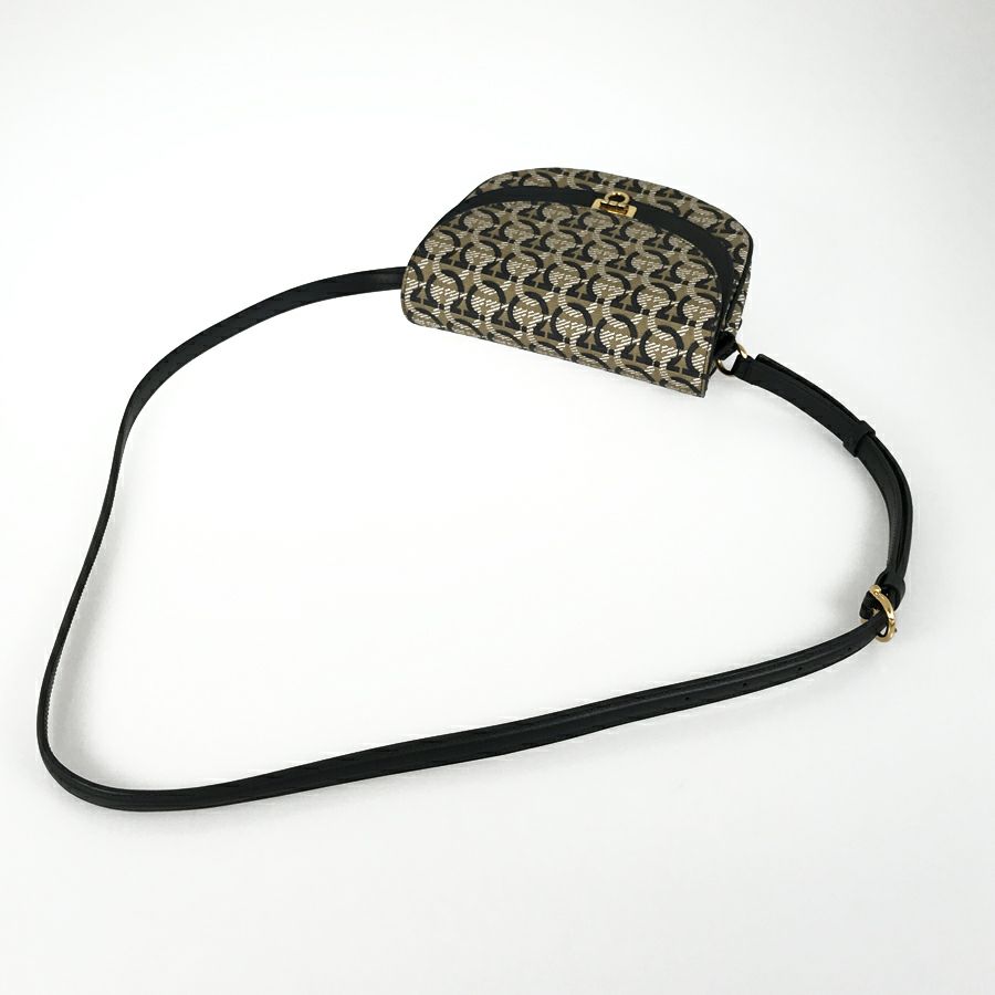 サルヴァトーレフェラガモ ショルダーバッグ