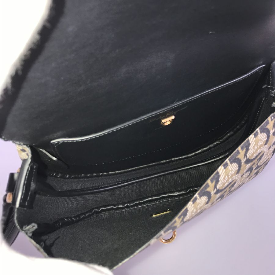 サルヴァトーレフェラガモ ショルダーバッグ