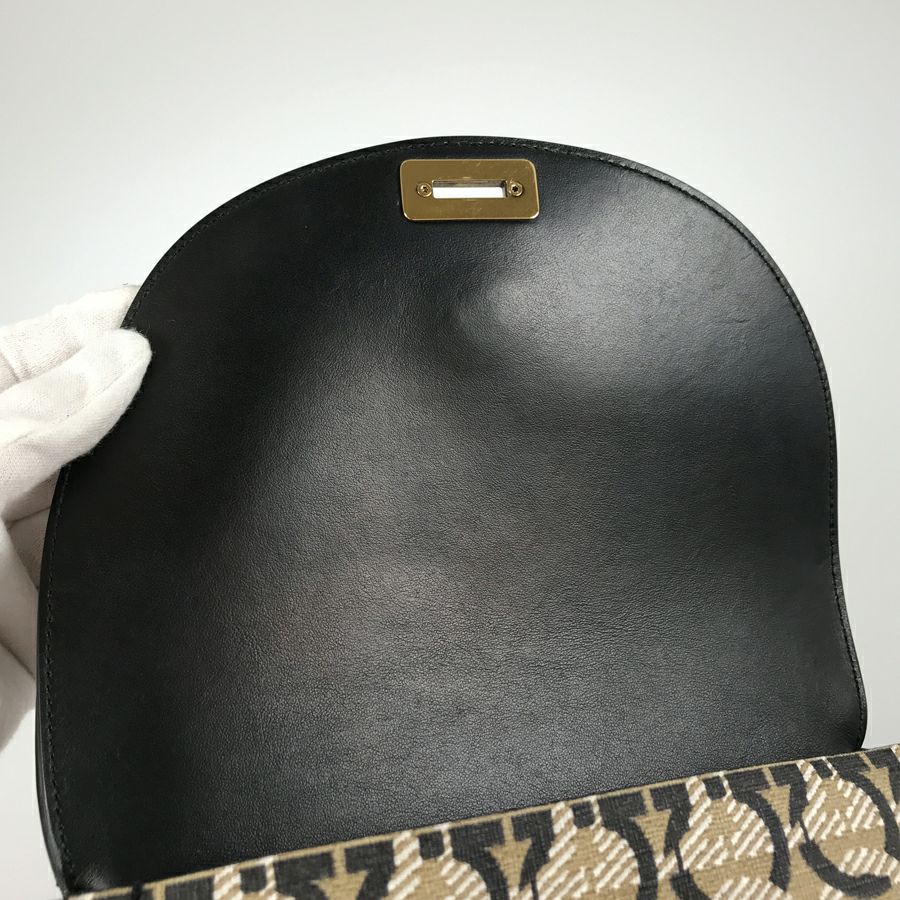 サルヴァトーレフェラガモ ショルダーバッグ