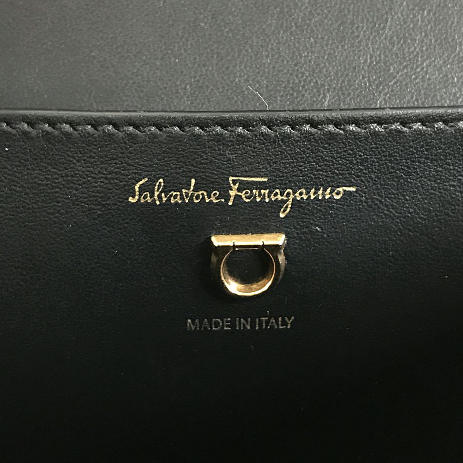 サルヴァトーレフェラガモ ショルダーバッグ