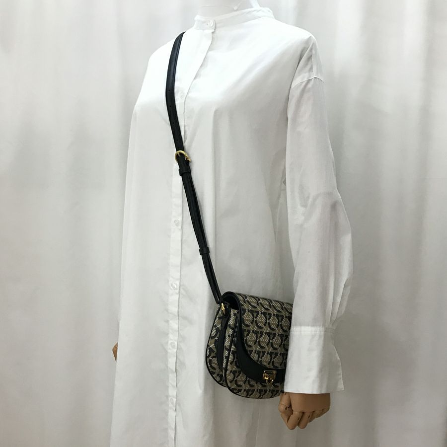 サルヴァトーレフェラガモ ショルダーバッグ