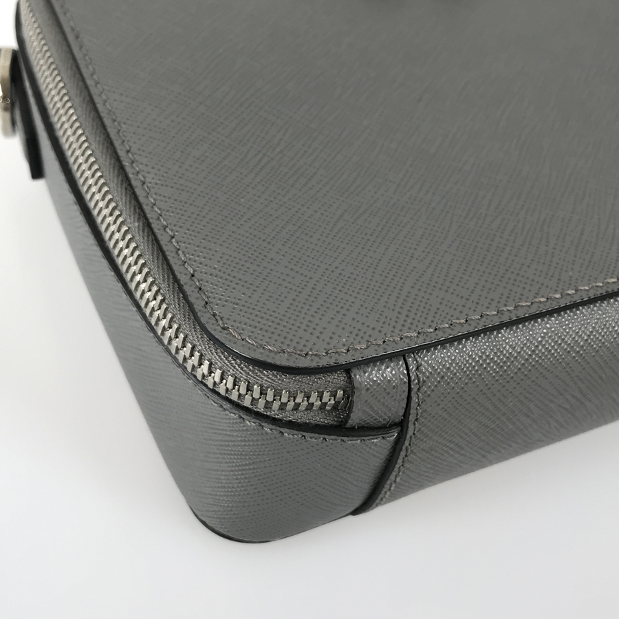 プラダ ハンドバッグ