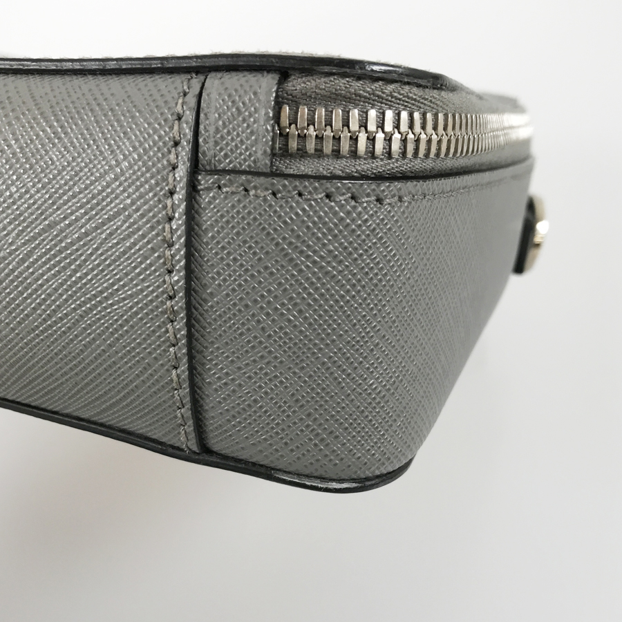 プラダ ハンドバッグ