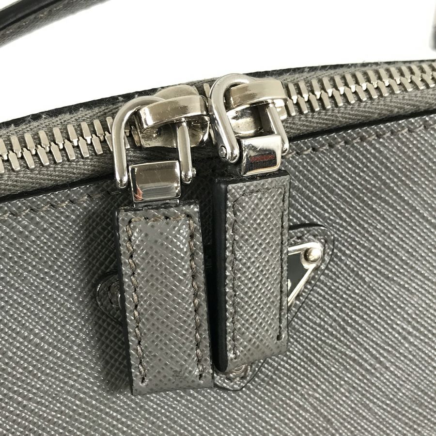 プラダ ハンドバッグ