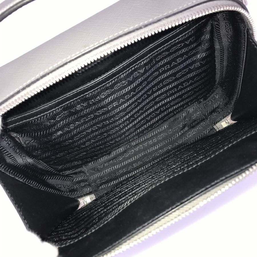 プラダ ハンドバッグ