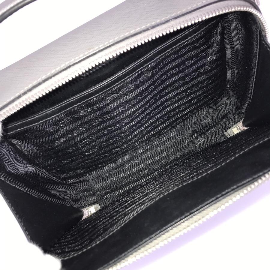 プラダ ハンドバッグ