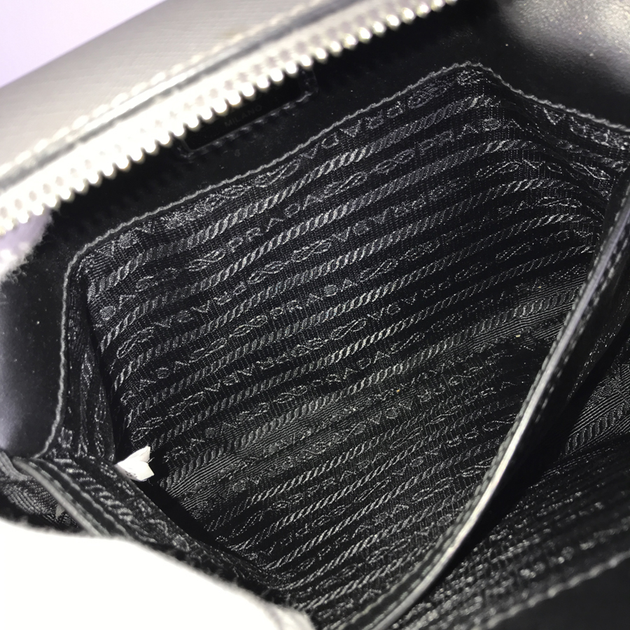 プラダ ハンドバッグ