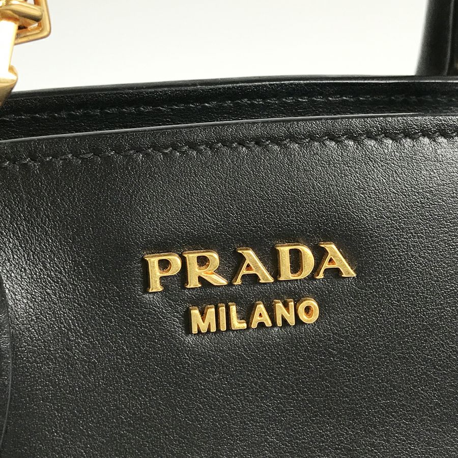 プラダ ハンドバッグ