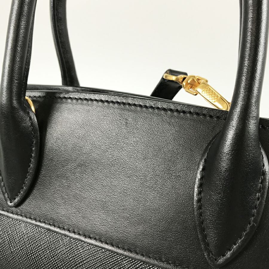 プラダ ハンドバッグ