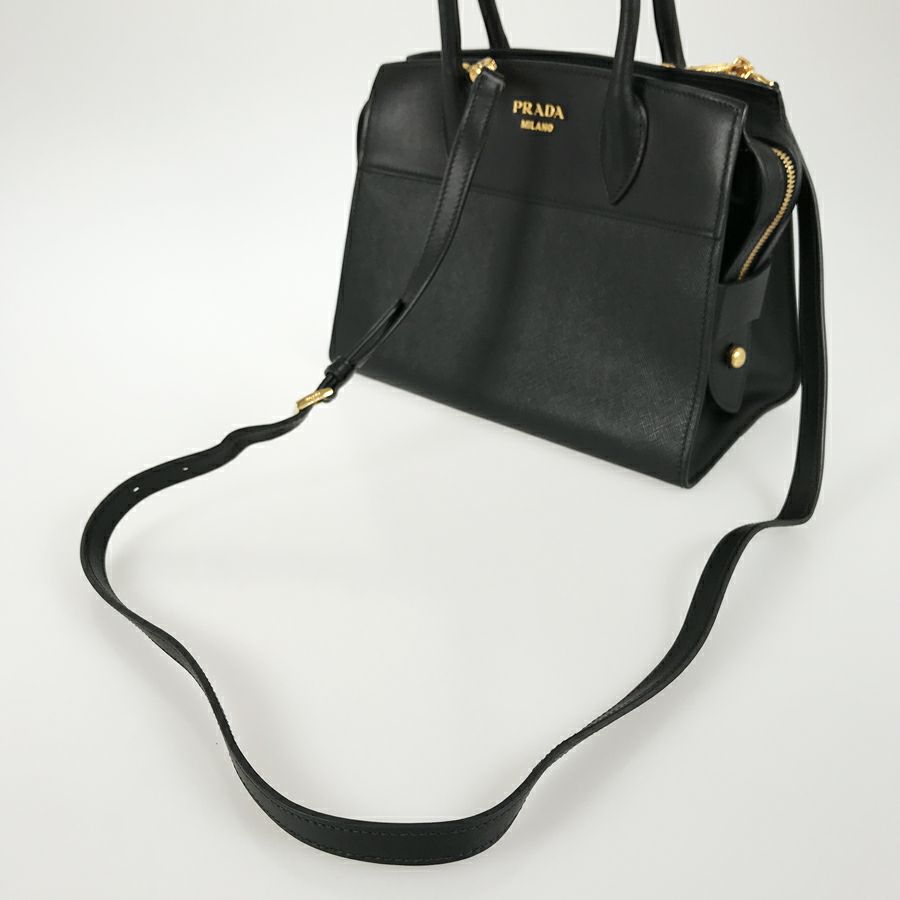 プラダ ハンドバッグ