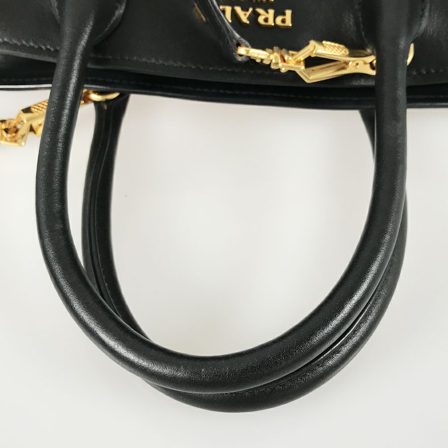 プラダ ハンドバッグ