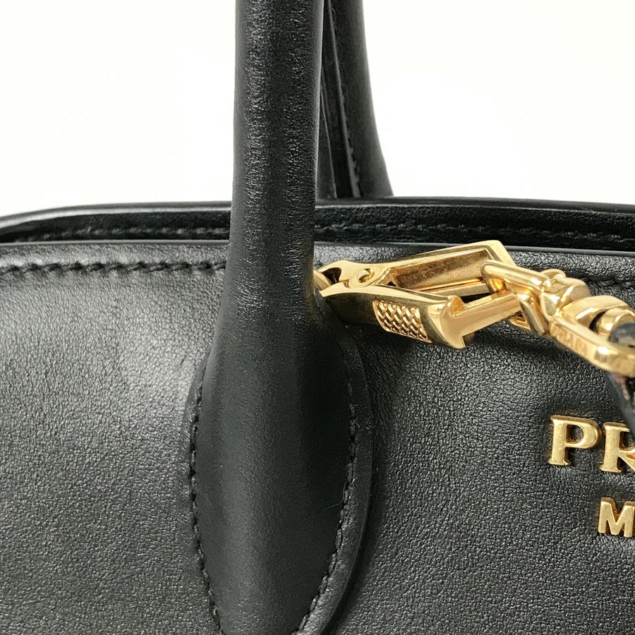 プラダ ハンドバッグ