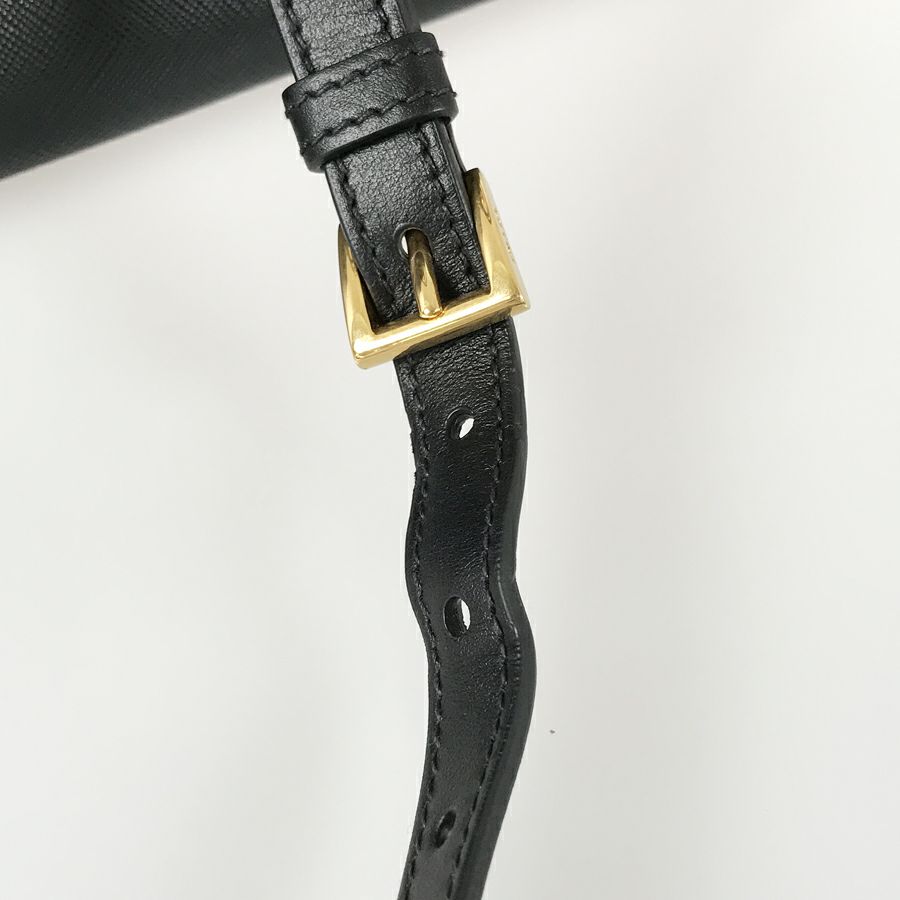 プラダ ハンドバッグ