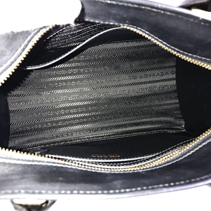 プラダ ハンドバッグ