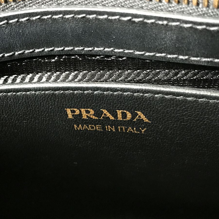プラダ ハンドバッグ