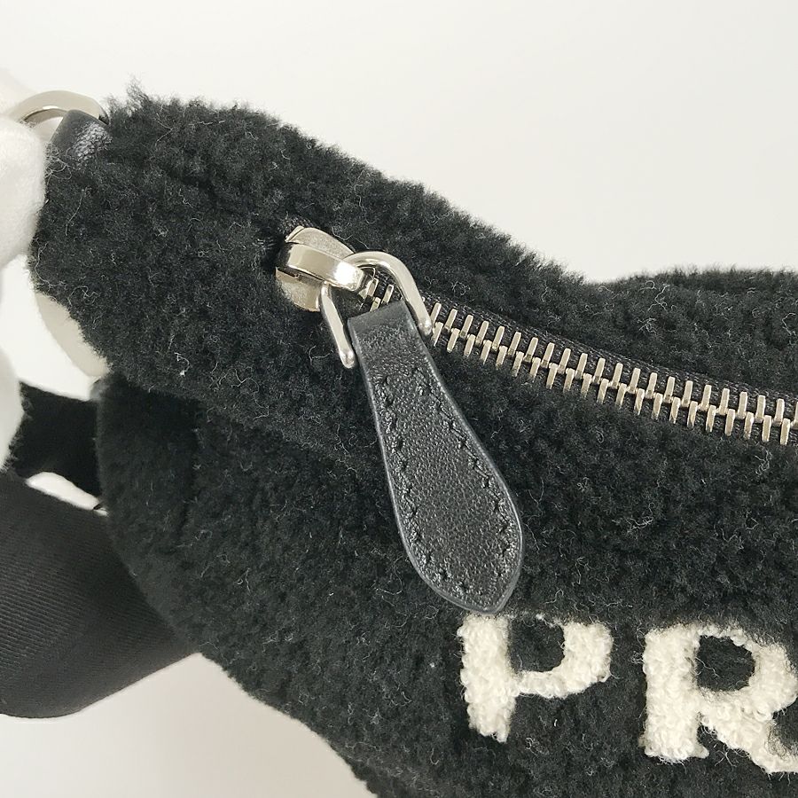 プラダ ショルダーバッグ